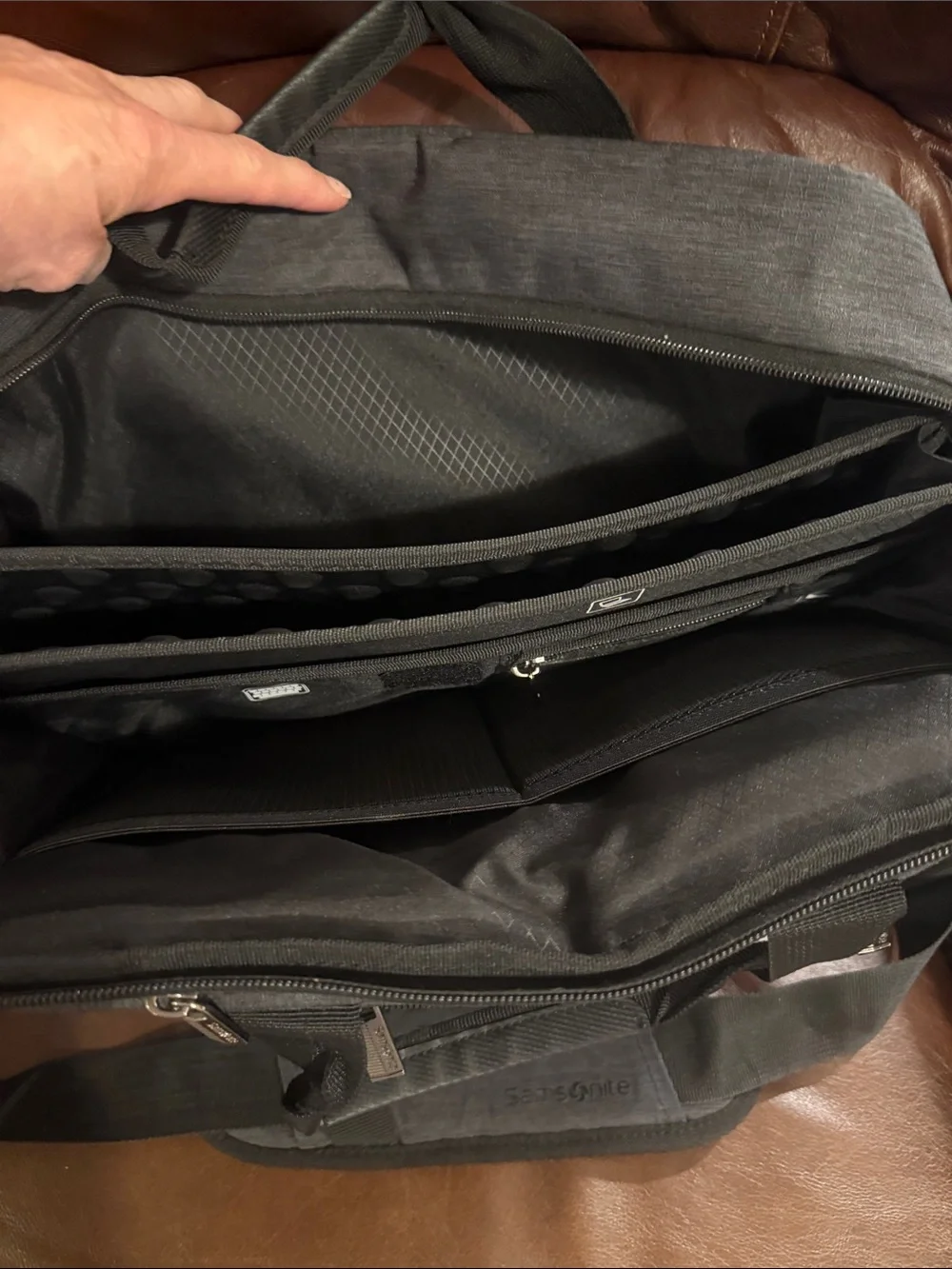 Samsonite Dark Gray Men's Laptop Briefcase with Shoulder Strap